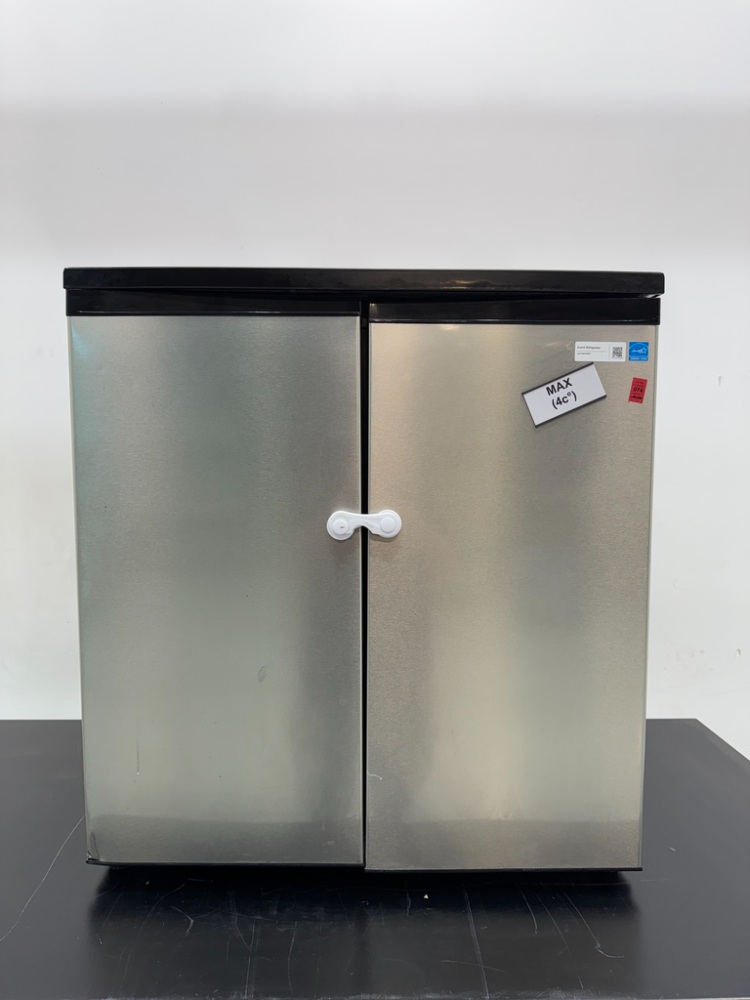 Image of Avanti Undercounter Refrigerator/Freezer Combo
